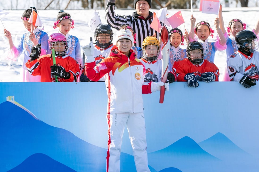 Former Chinese Olympian Wang Meng (Front) bearing the torch at the Beijing 2022 Olympic Torch Relay at the Winter Olympic Park. Photo: Xinhua   