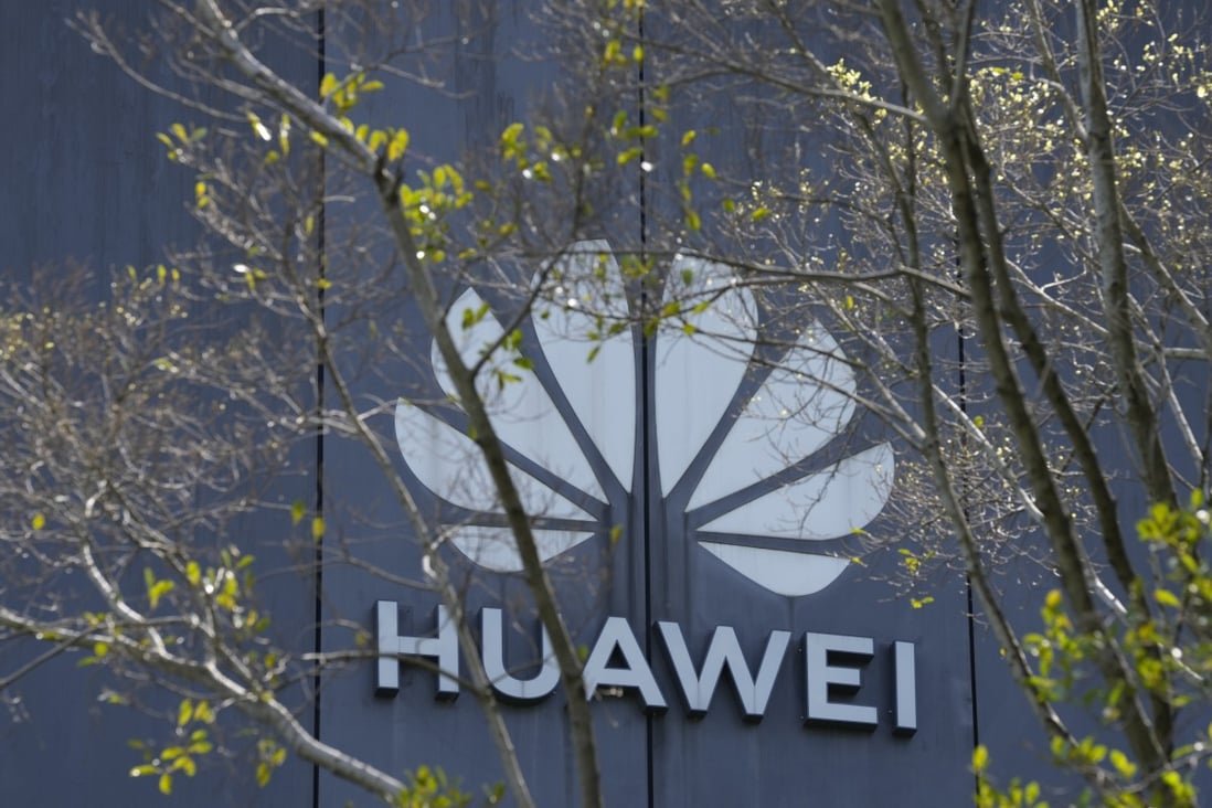 The Huawei logo is seen on a building in the Huawei headquarters campus in Shenzhen, Sept. 25, 2021. Photo: AP