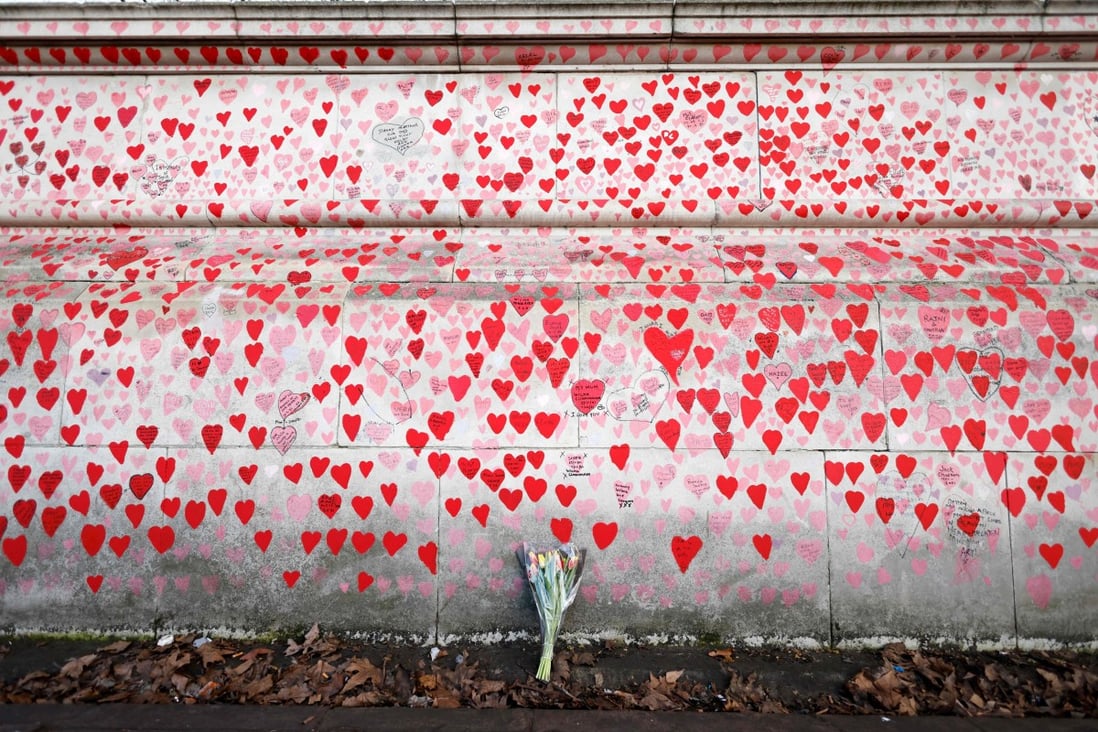 The National Covid Memorial Wall in London, with thousands of hand-painted hearts and messages for those in the UK who have died from Covid-19. Photo: AFP