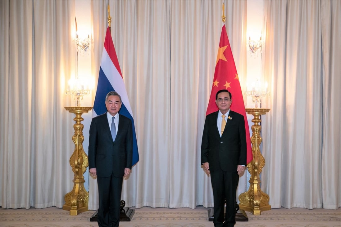 Thai Prime Minister Prayut Chan-o-cha (R) meets with visiting Chinese State Councilor and Foreign Minister Wang Yi in Bangkok, Thailand, Oct. 15, 2020. 
Photo: Xinhua/Zhang Keren