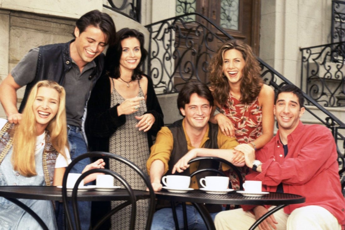 The cast of Friends in the show’s first season. Left to right: Lisa Kudrow, Matt LeBlanc, Courteney Cox, Matthew Perry, Jennifer Aniston and David Schwimmer. Photo: Warner Bros