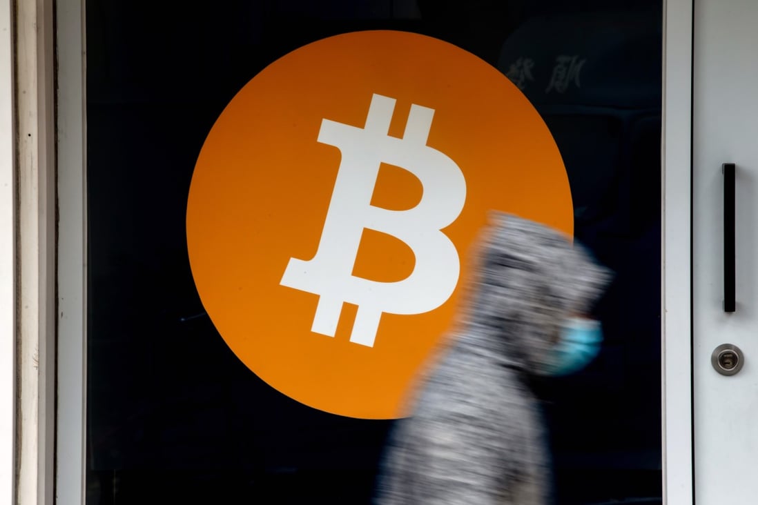 The bitcoin logo is seen on a storefront in Hong Kong, Feb. 10, 2022. Photo: Bloomberg