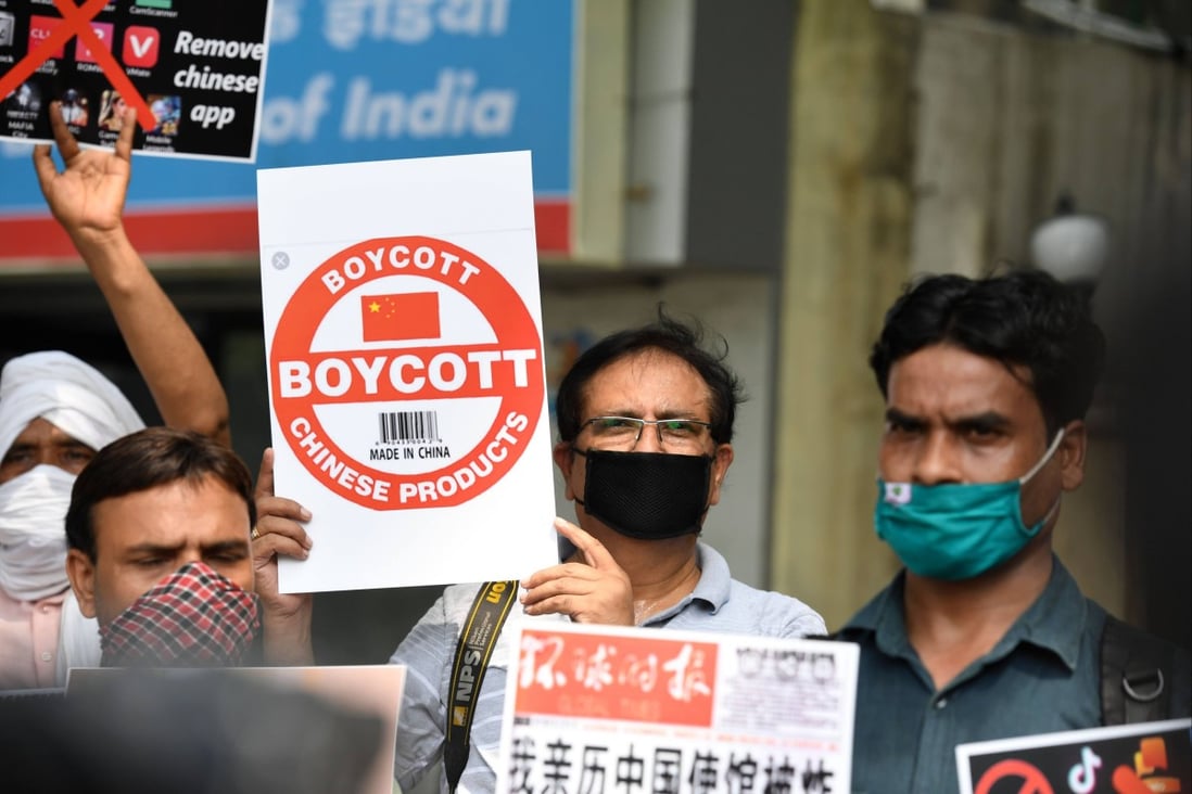 Members of the Working Journalist of India (WJI) hold placards urging citizens to remove Chinese apps and stop using Chinese products during a demonstration against the Chinese newspaper Global Times in New Delhi on June 30, 2020. Photo: AFP