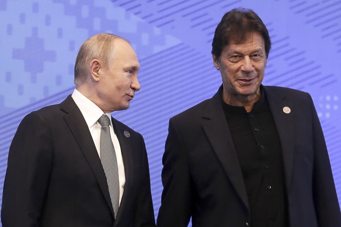Russia’s President Vladimir Putin (L) and Pakistan’s Prime Minister Imran Khan pose for a photo in June 2019. Photo: TASS via Getty Images