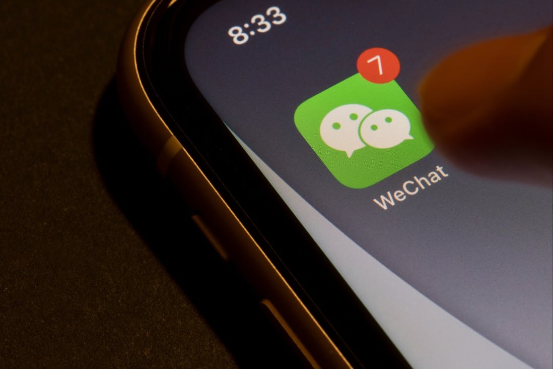 A new draft regulation from the Cyberspace Administration of China restricts push notifications from unlicensed publishers, which includes individuals like citizen journalists, many of whom publish on social media platforms such as WeChat. Photo: Shutterstock