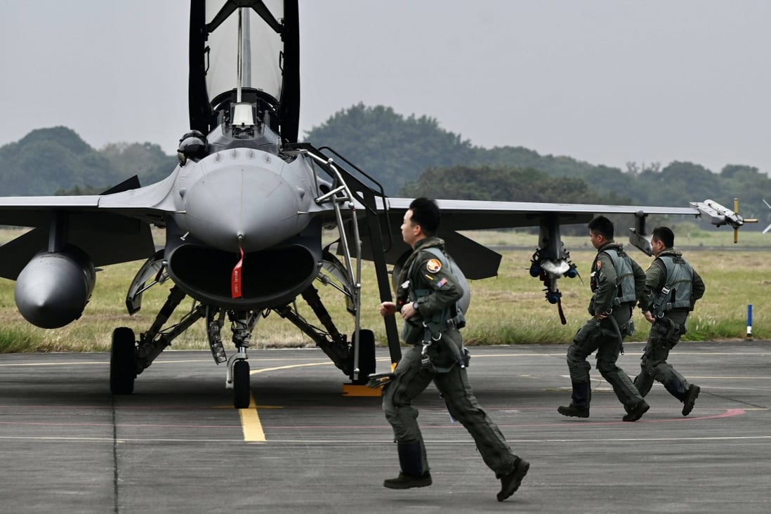 Taiwanese air force pilots run past an armed US-made F-16V fighter at a military base in southern Taiwan in January. The US is Taiwan’s main weapons supplier. Photo: AFP 