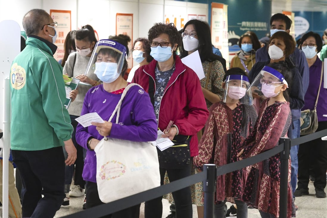 Residents queue for vaccination in Tsing Yi. Photo: K. Y. Cheng