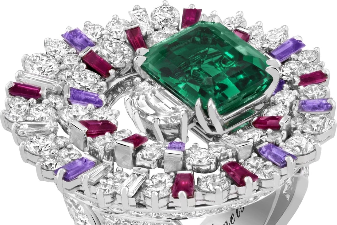 The Aspiration Astrale ring in white gold and platinum with rubies, mauve sapphires and diamonds, topped by an emerald-cut emerald of 6.03 carats. Photo: Van Cleef & Arpels