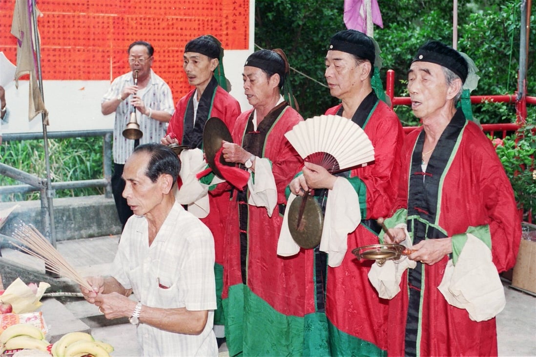 Taoist monks perform a ritual at the Sau Mau Ping Memorial Park in Hong Kong in 1972. An ancient Taoist practice called “bigu” is a form of fasting similar to modern low-carb diets. Photo: SCMP