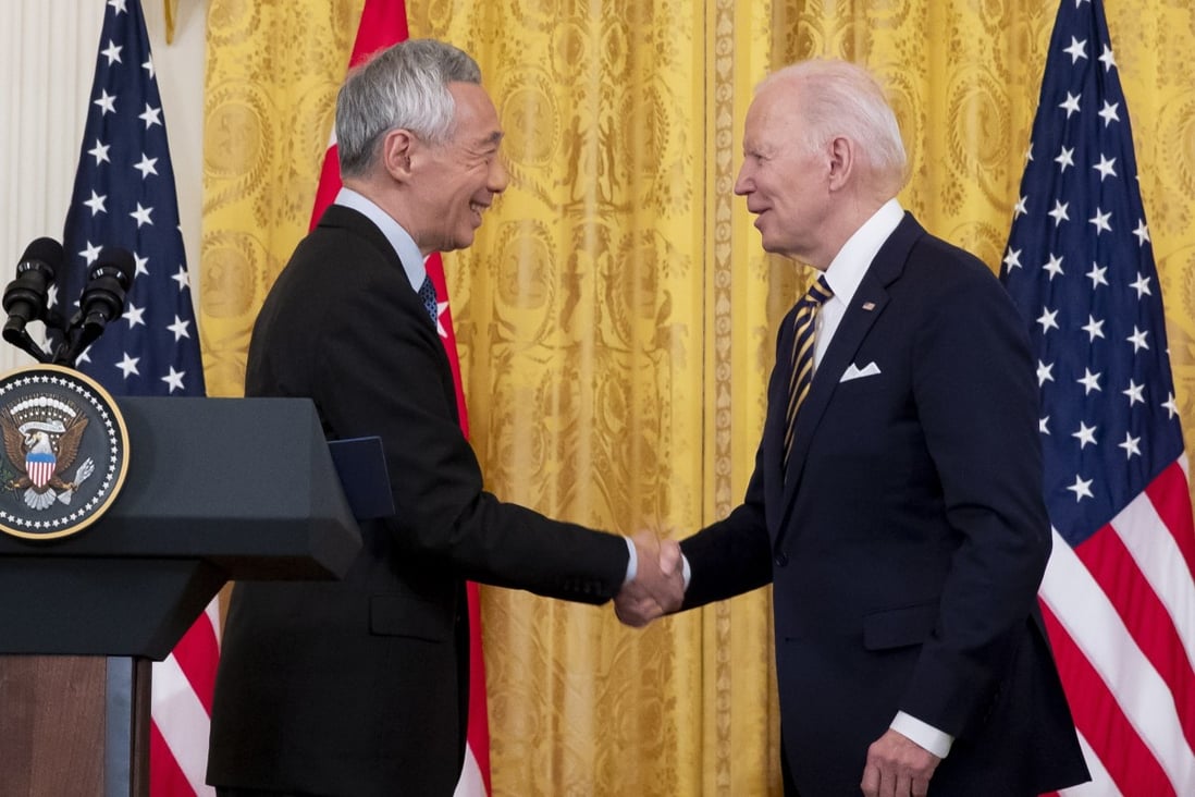 US President Joe Biden (R) and Prime Minister Lee Hsien Loong (L) of Singapore shake hands after making a joint press statement on Tueday. Photo: EPA-EFE