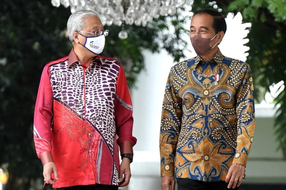 Malaysia’s PM Ismail Sabri Yaakob and Indonesia’s President Joko Widodo at the Merdeka Palace in Jakarta. Photo: EPA-EFE/Indonesia Presidential Palace