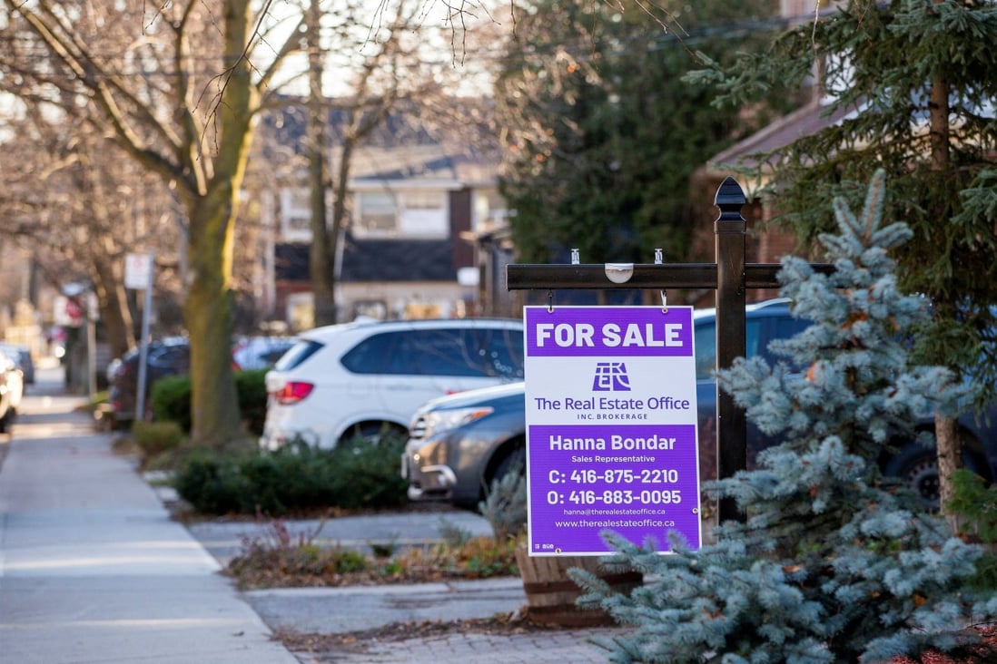 A for-sale sign is displayed outside a home in Toronto, Ontario in December 2021. Photo Reuters