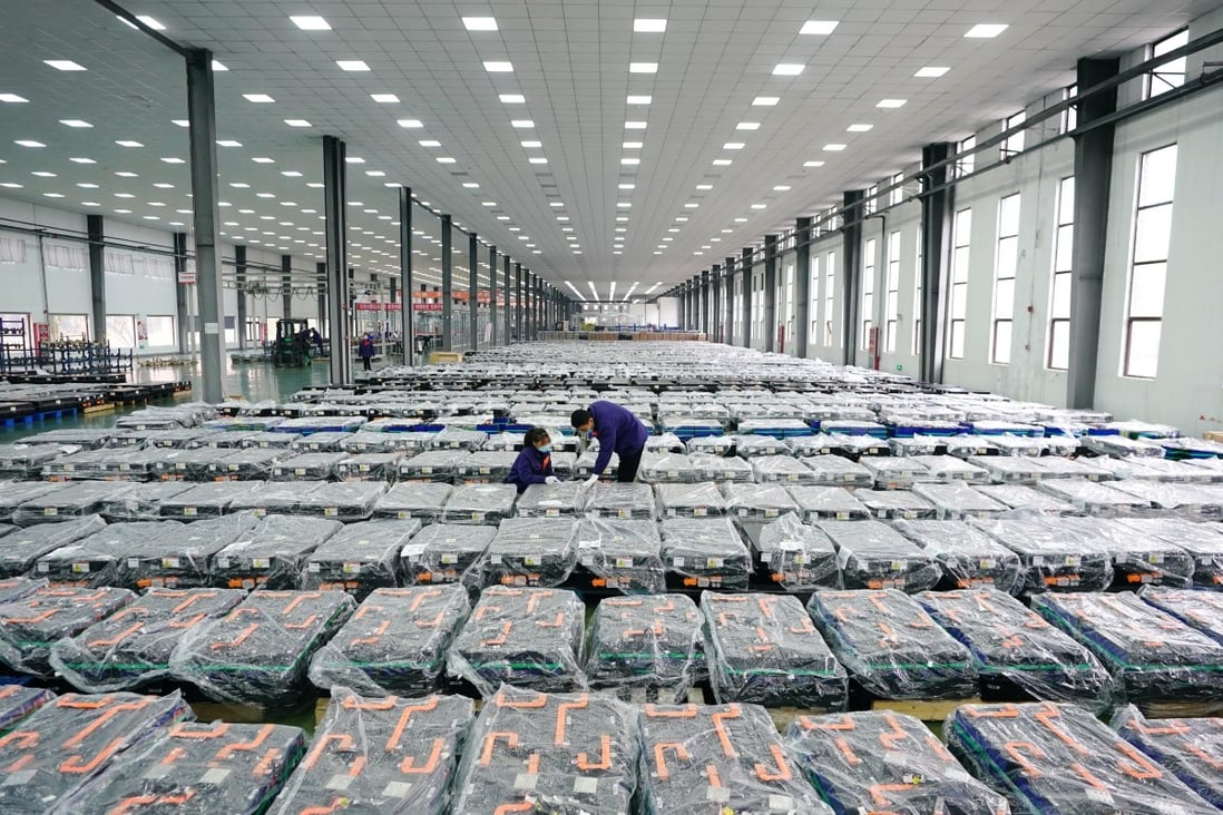 Workers check battery products at a lithium battery factory in Tangshan, north China’s Hebei Province on Nov. 29, 2020. Photo: Xinhua