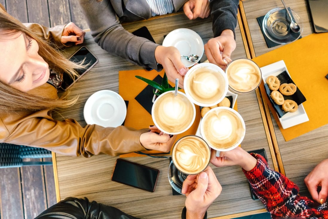 Uống hai hoặc ba tách cà phê mỗi ngày có liên quan đến việc giảm nguy cơ mắc bệnh tim và tử vong do bất kỳ nguyên nhân nào. Ảnh: Getty Images