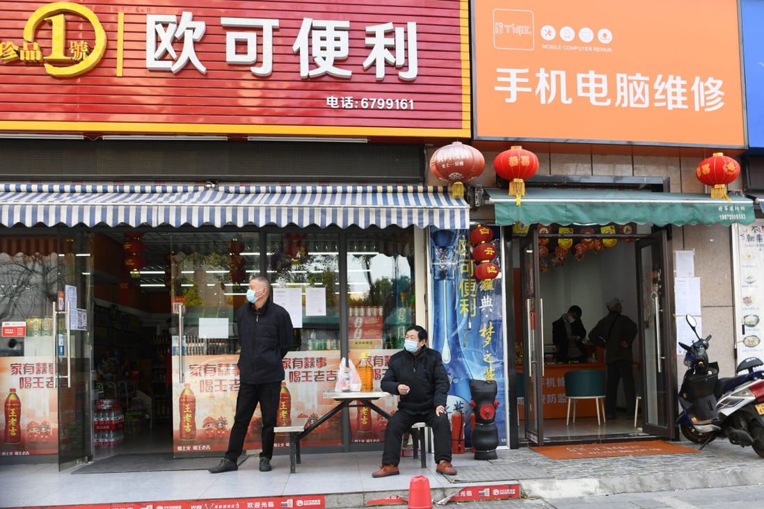Residents rest in front of a grocery store in Yichang,  Hubei province, in March 2020. Photo: Xinhua
