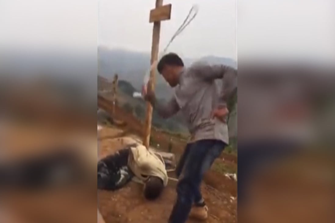 A video of a Chinese man whipping a worker in Rwanda was circulated online. Photo: Reddit