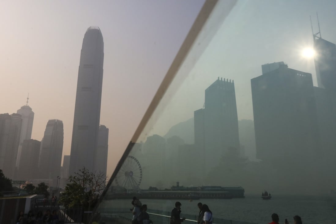 A haze of pollution covers the Central district skyline. Photo: Felix Wong