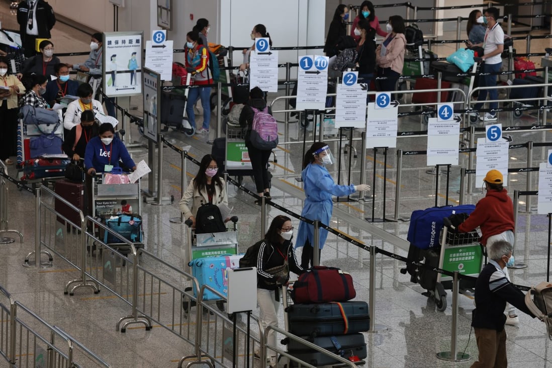 Passengers queue at Hong Kong International Airport. Photo: K. Y. Cheng