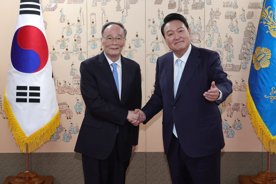 Chinese Vice-President Wang Qishan (left) shakes hands with South Korean President Yoon Suk-yeol at his office in Seoul on Tuesday after the inauguration ceremony. Photo: EPA-EFE