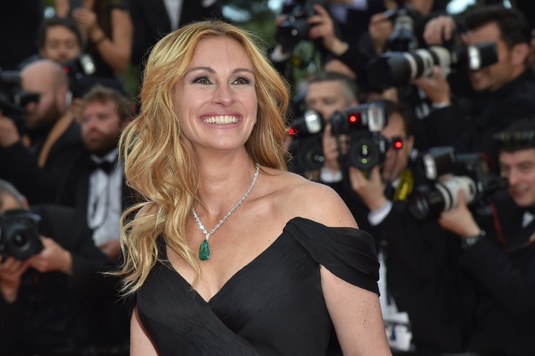 Julia Roberts finds out in a DNA test that she is not a "Roberts"
