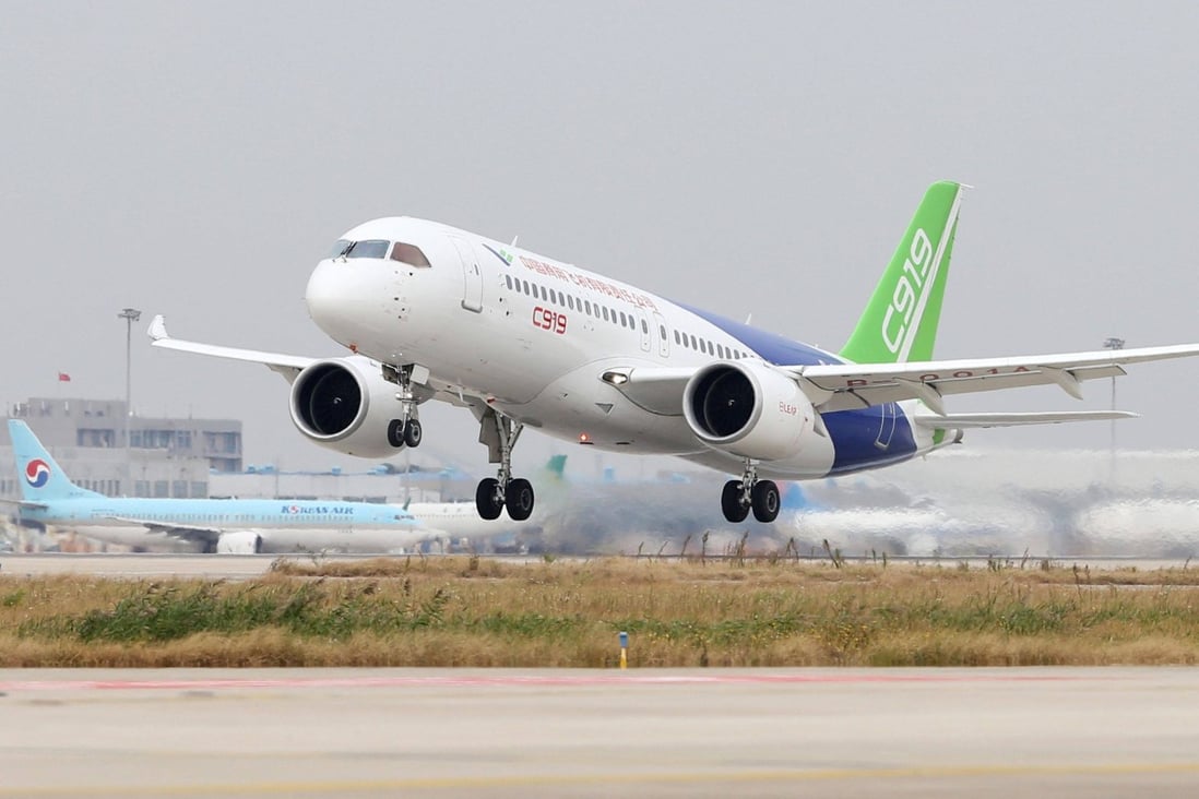 The Comac C919, China’s first single-aisle passenger jet, took off from Pudong International Airport in Shanghai on November 10, 2017. Photo: AFP.