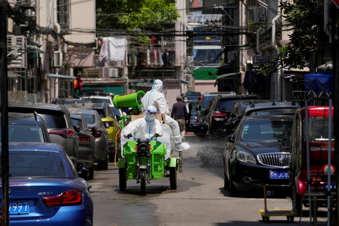 Workers in protective suits disinfect a closed residential area during lockdown in Shanghai on May 17, 2022. Photo: Reuters