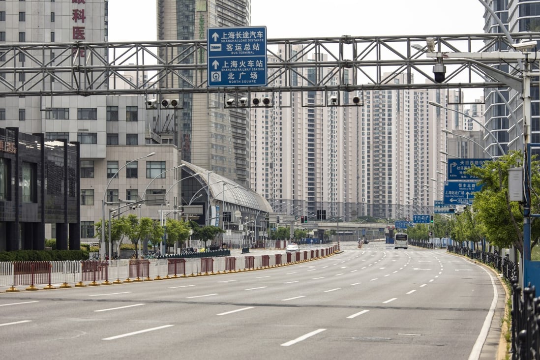 A near-empty road during a lockdown due to Covid-19 in Shanghai, May 18, 2022. Photo: Bloomberg