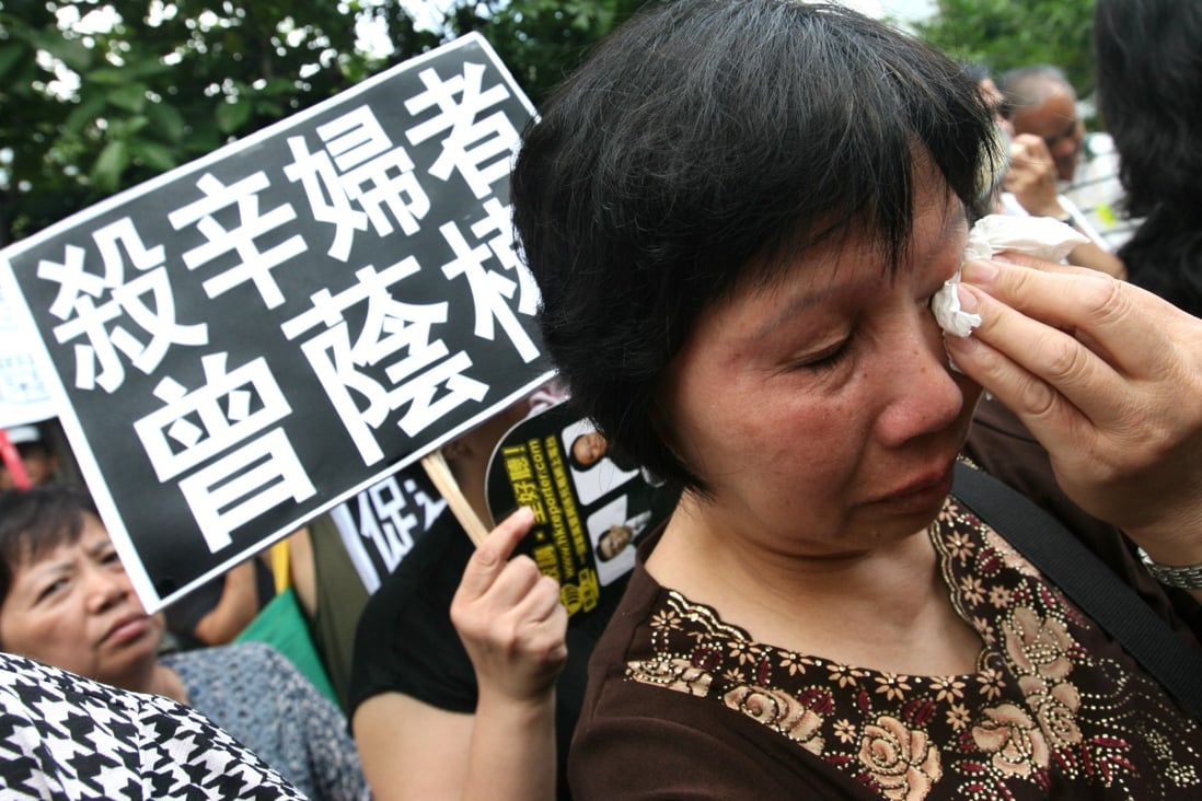 Hong Kong investors protest outside Government House last year over minibonds they claim Lehman Brothers misled them into buying. Photo: Felix Wong