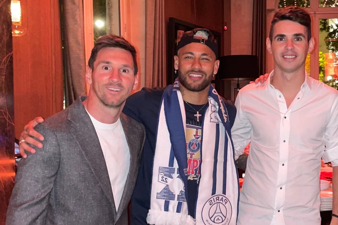 Shanghai Port midfielder Oscar (in white), with football legends Lionel Messi and Neymar. Photo: Weibo
