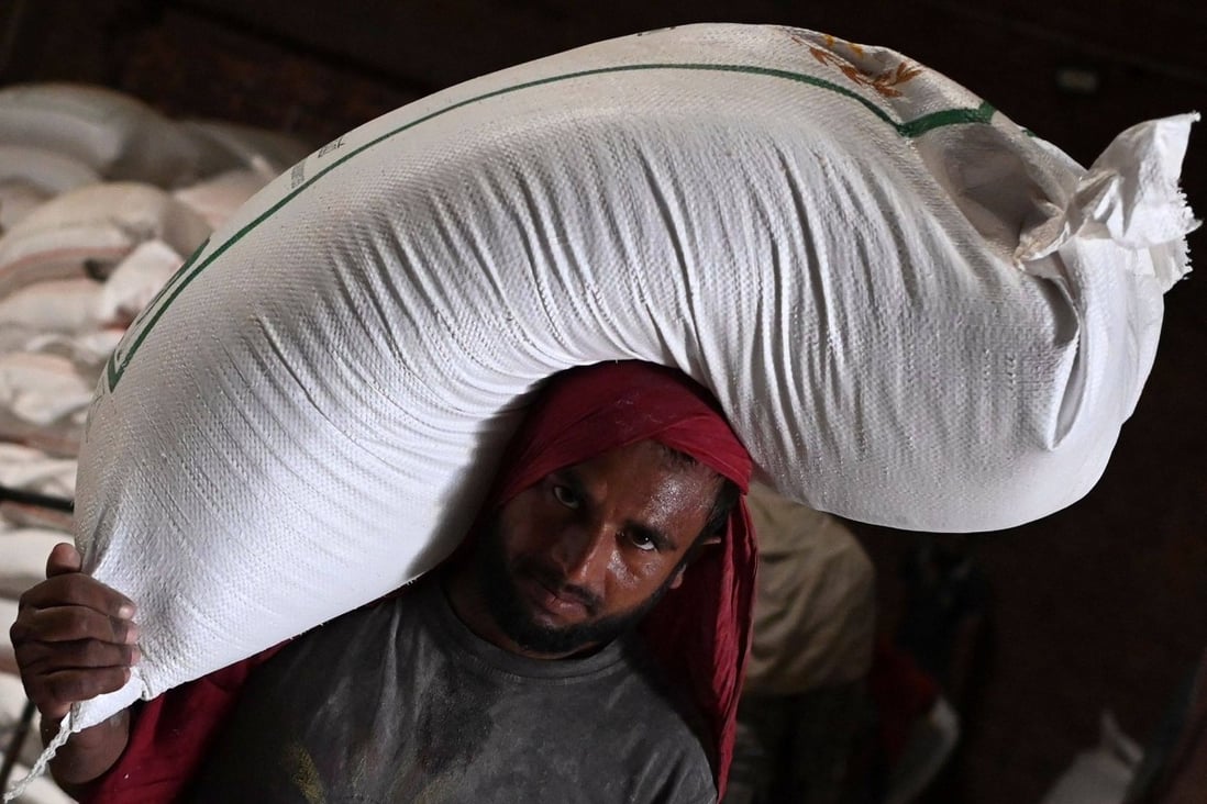A worker loads a sack of wheat product onto a truck in a mill at Khanna, in India’s Punjab state, on May 18. Photo: AFP