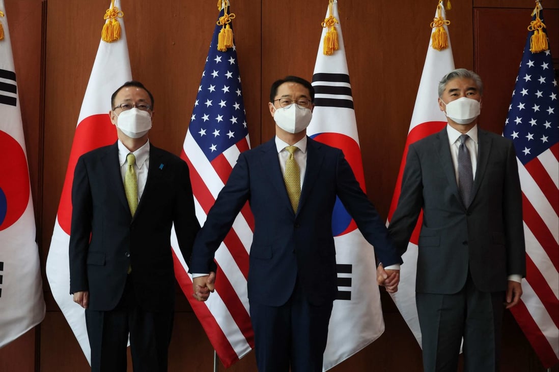 Kim Gunn, South Korea’s new special representative for Korean Peninsula peace and security affairs, his US counterpart Sung Kim and Japanese counterpart Takehiro Funakoshi pose before their meeting at the Foreign Ministry in Seoul. Photo: AFP