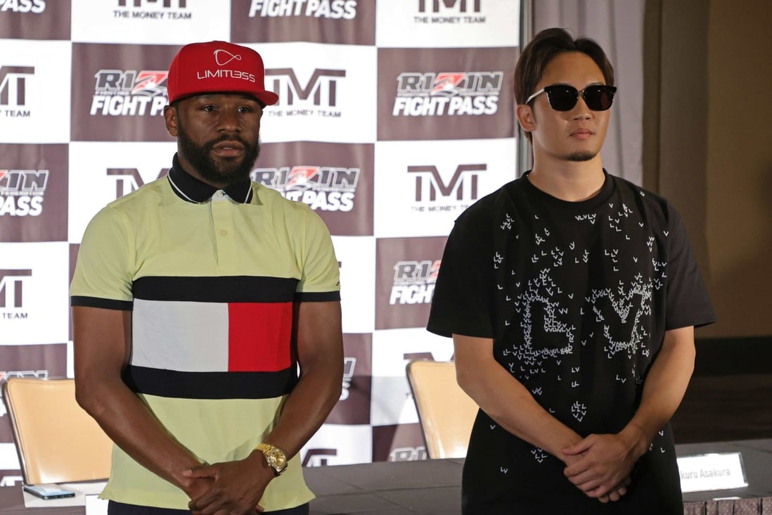 Floyd Mayweather Jnr (left) and mixed martial artist Mikuru Asakura pose during a news conference announcing their exhibition boxing bout at The M Resort on June 13, 2022 in Henderson, Nevada. The bout will take place in September 2022 in Japan as part of a Rizin Fighting Federation show. Photo: AFP