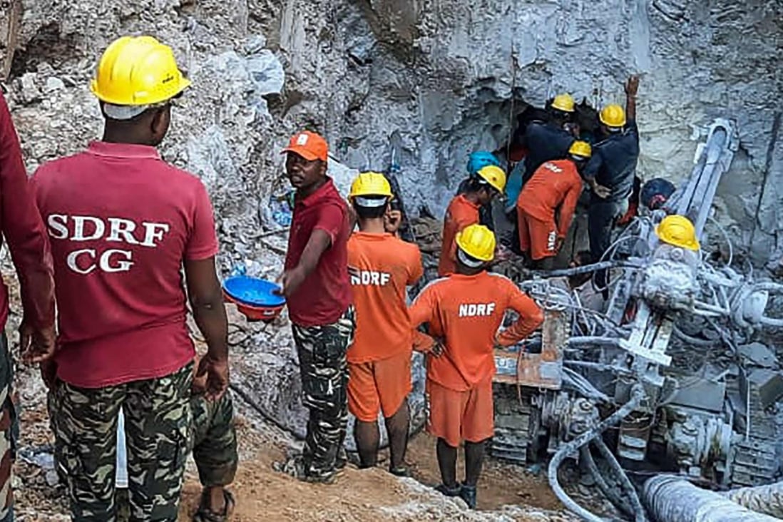Indian emergency workers scramble to rescue a 10-year-old boy with hearing and speech impairments who has been trapped down a narrow well for four days. Photo: AFP