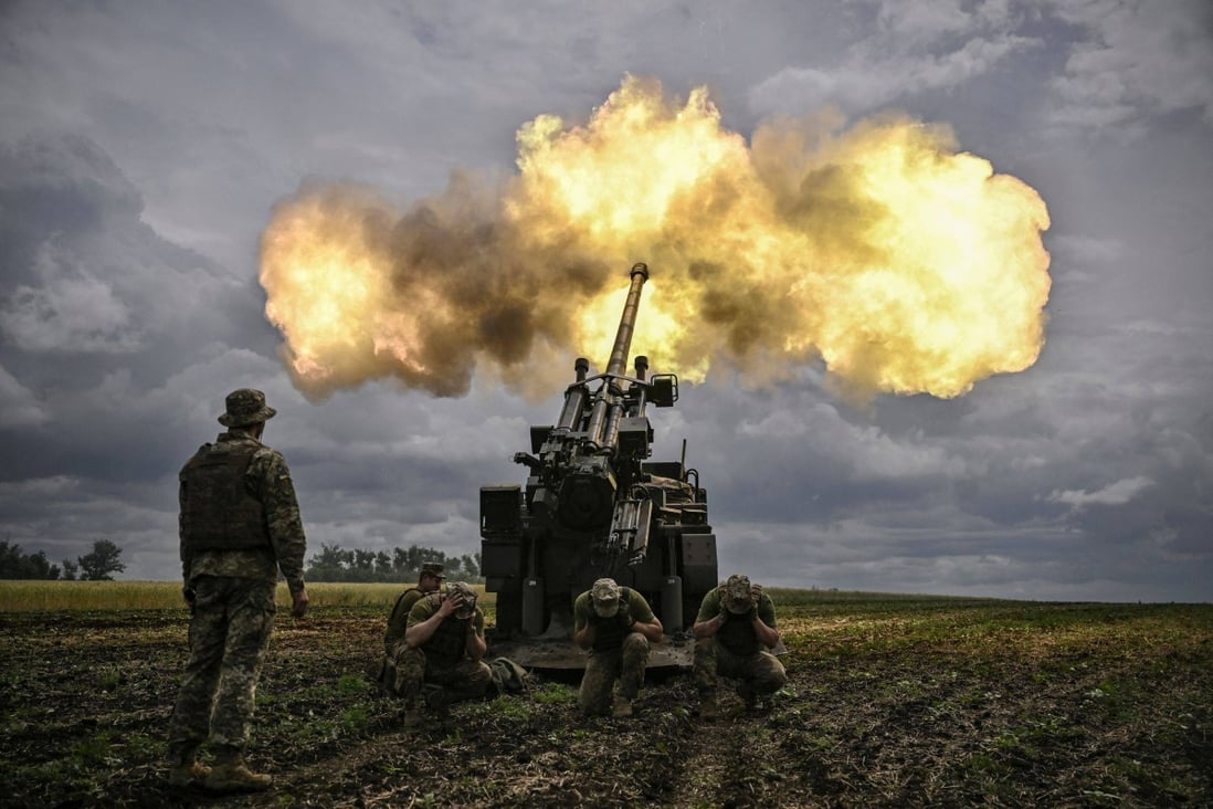 Ukrainian servicemen fire a French self-propelled Caesar howitzer towards Russian positions from the Donbas region on Wednesday. Photo: AFP
