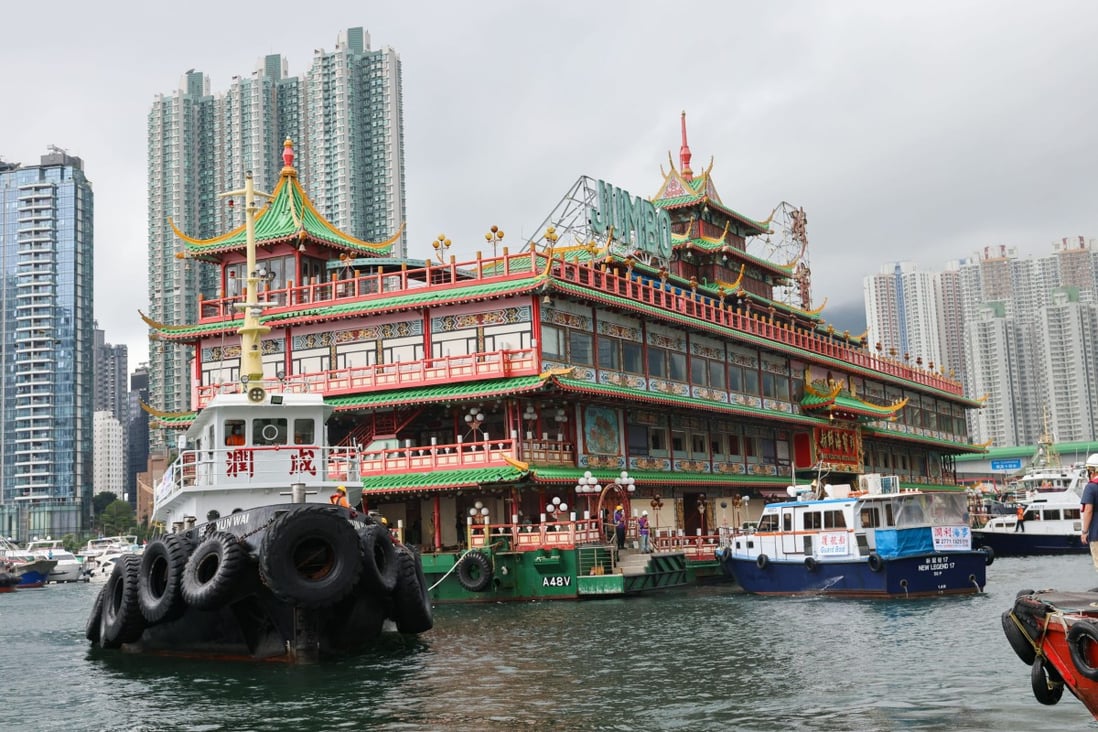The Jumbo Floating Restaurant leaving Hong Kong last week. Photo: Dickson Lee