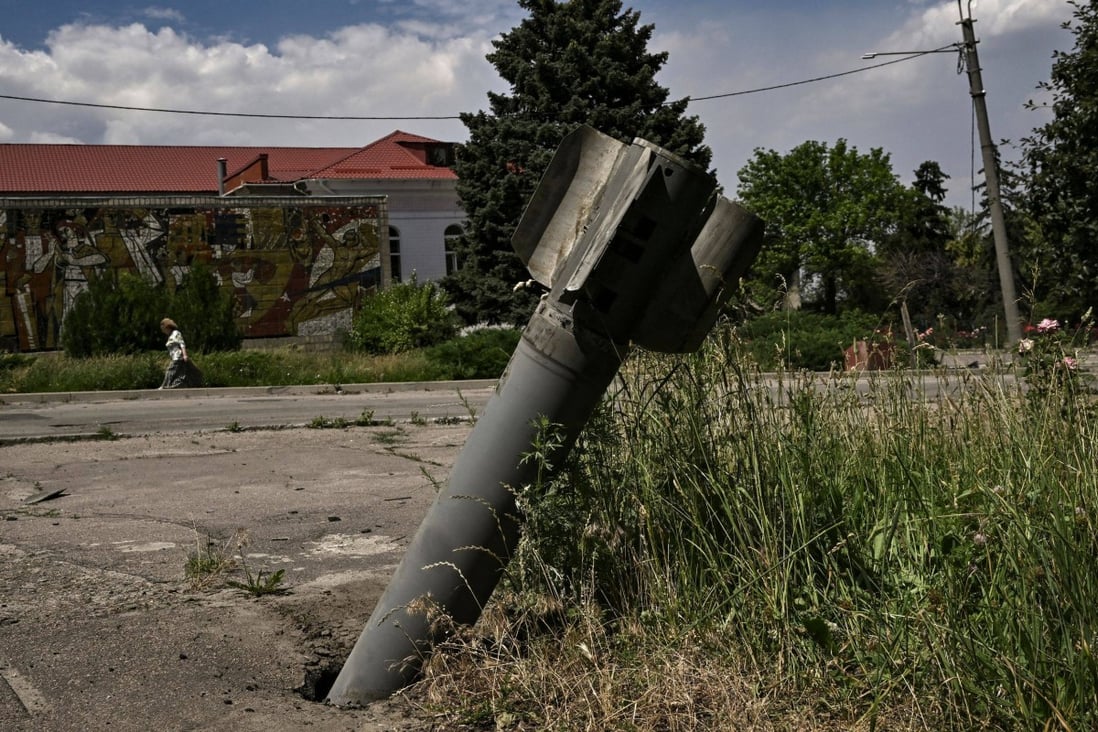 An unexploded rocket in the city of Lysychansk, in the eastern Ukrainian region of Donbas. Photo: AFP
