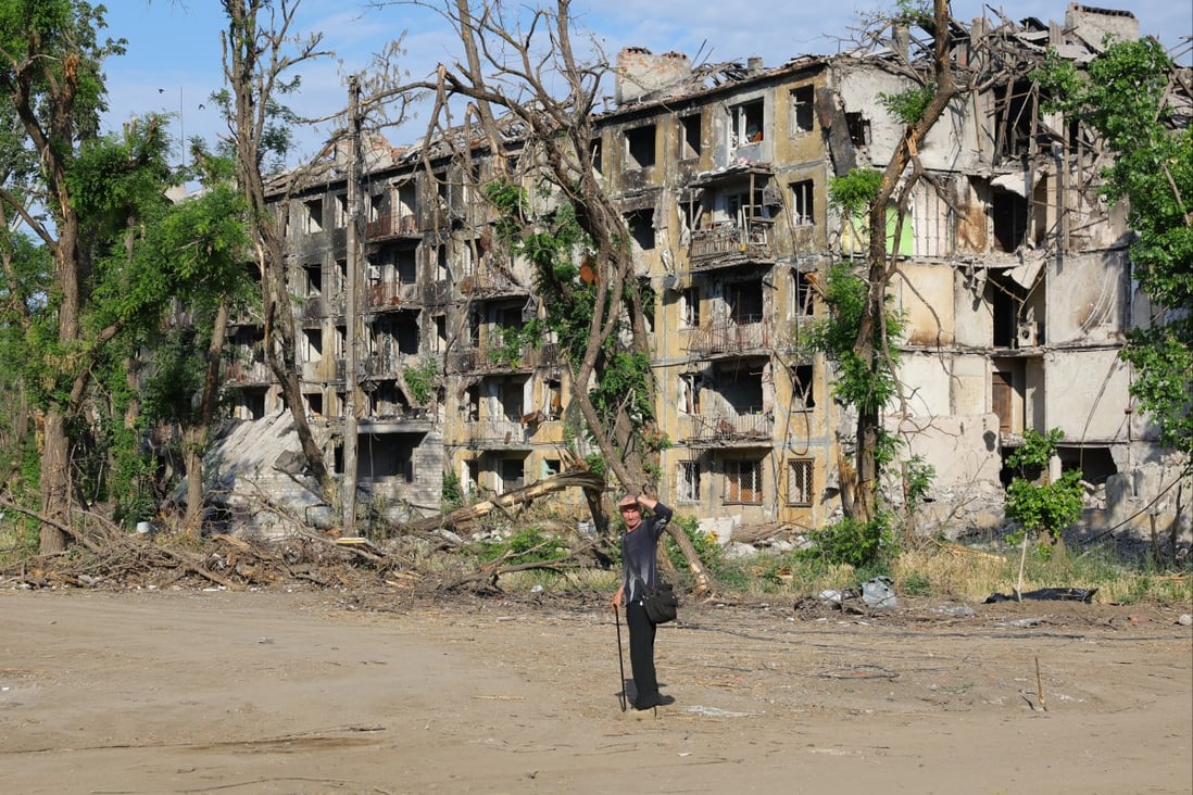 A resident walks past a damaged building in Mariupol, Ukraine, on Saturday. Photo: Xinhua