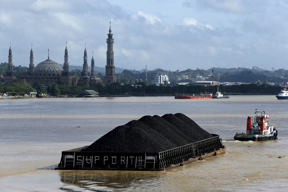 A tug boat pulls a coal barge along a river in East Kalimantan province. Was Indonesia’s powerful coal lobby behind the country’s recent ban on renewable-energy exports? Photo: Reuters