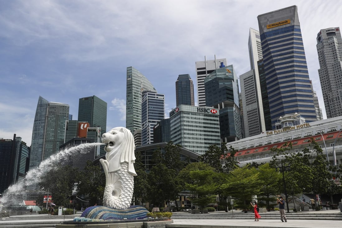 The financial district of Singapore forms a backdrop to the Merlion statue in the city’s Marina Bay area. Photo: AP