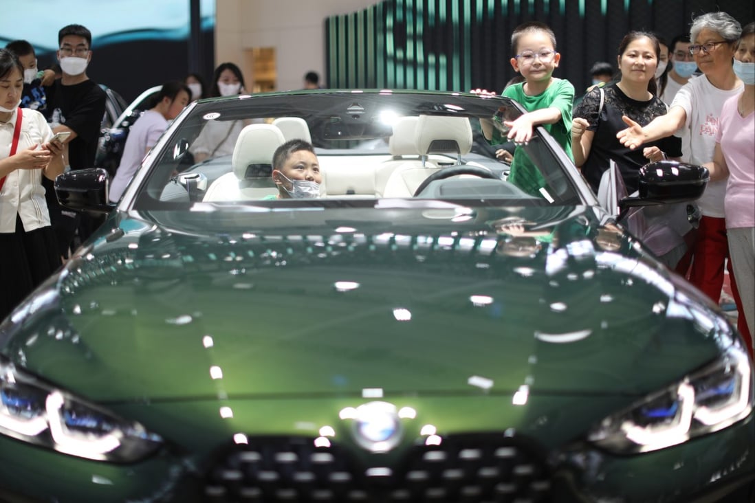 Visitors view a new car model during the Shenyang (China) International Automobile Industry Expo 2022 in Shenyang, in northeast China’s Liaoning province, on June 26, 2022. Photo: Xinhua