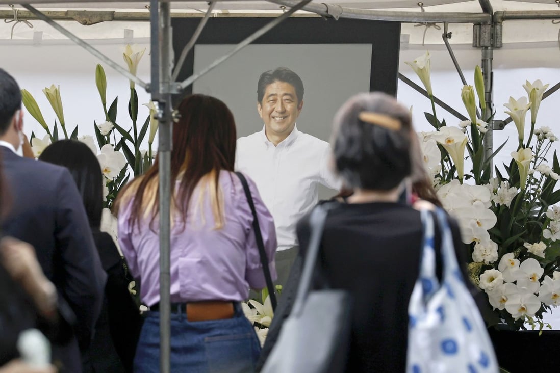 People offer flowers at an altar set up at Tokyo’s Zojoji temple, ahead of the funeral of former Japanese Prime Minister Shinzo Abe. Photo: Kyodo