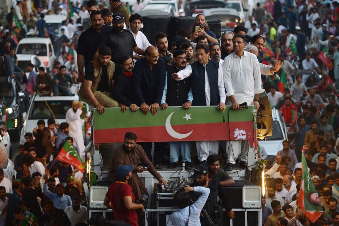 Imran Khan (second from right), former Pakistan prime minister and leader of the opposition Pakistan Tehreek-e-Insaf party, waves to supporters during an anti-government protest in Rawalpindi on July 2. Photo: AFP
