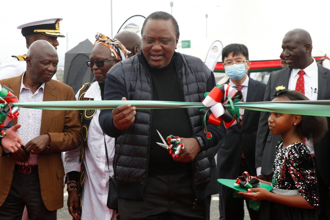 Kenyan President Uhuru Kenyatta cuts the ribbon at the commissioning ceremony of the Nairobi Expressway financed by the China Road and Bridge Corporation in Nairobi on Sunday. Photo: Reuters