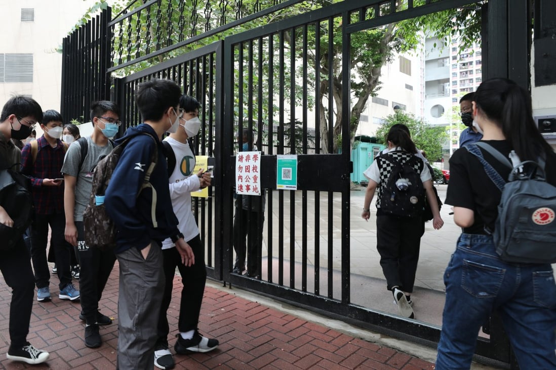 Students arrive at Wong Siu Ching Secondary School in Tsuen Wan for a DSE exam on April 22. As there are more post-secondary places than DSE candidates this year, enrolling for degree courses should not be a problem. However, higher education institutions should work with employers to improve students’ career prospects. Photo: Xiaomei Chen 