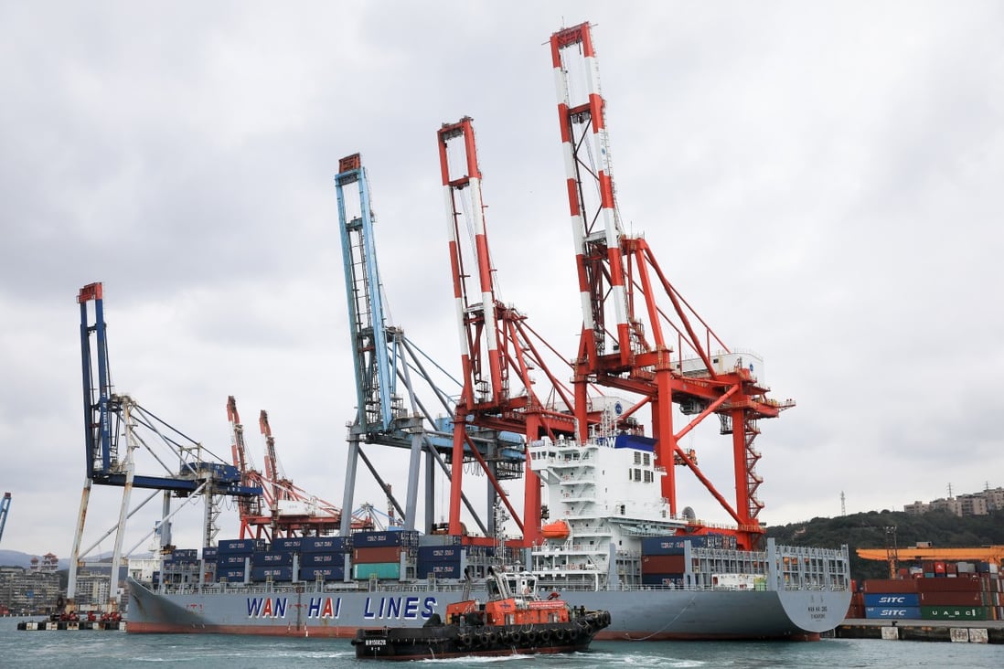 A container ship operated by Taiwan’s Wan Hai Lines docked at the Port of Keelung on Friday, Jan. 7, 2022. Photo: Bloomberg.