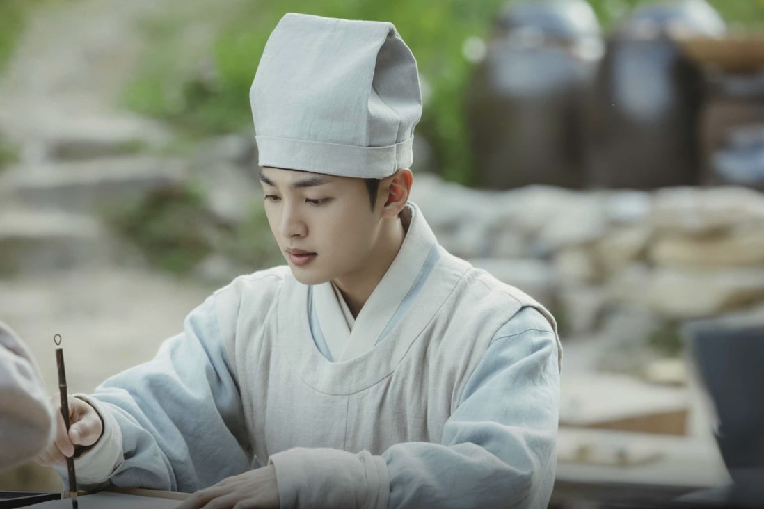 Kdrama Poong, the Joseon Psychiatrist Kim Minjae plays a masterful