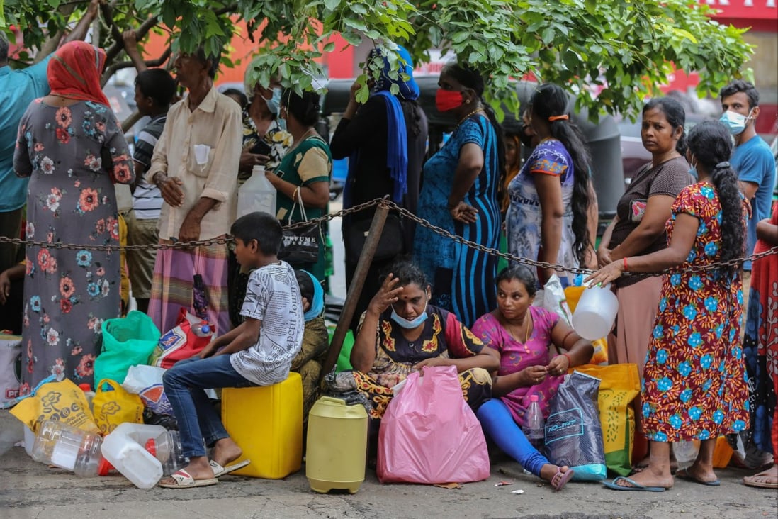 People wait to buy kerosene in Colombo, Sri Lanka, amid struggles with a shortage of food, fuel and medicines. Photo: EPA-EFE