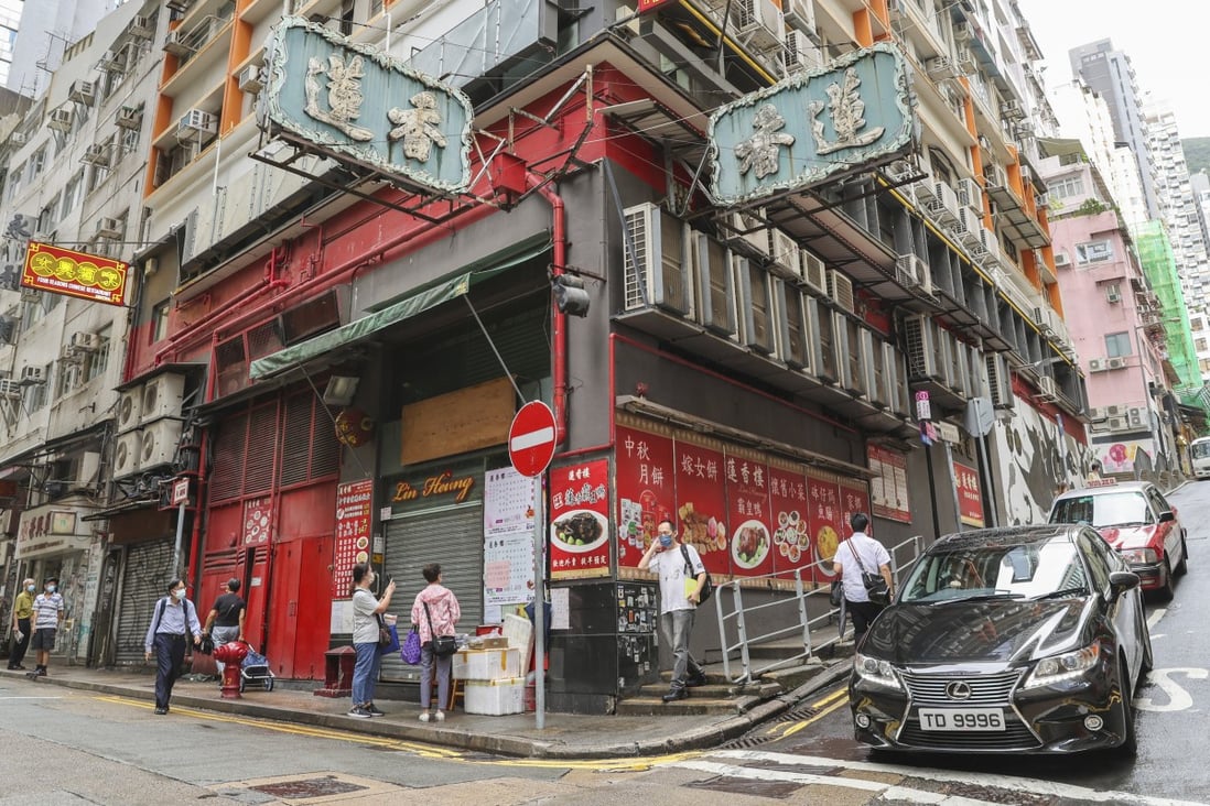 The shutters are down at Lin Heung Tea House on Wellington Street. Photo: Yik Yeung-man