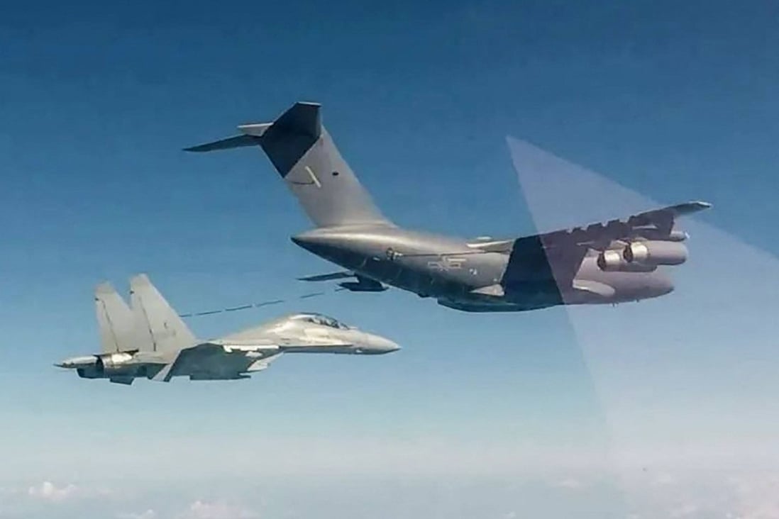 A PLA fighter jet refuels on Tuesday, August 9,  during a military drill in an undisclosed location. Beijing has been hosting drills around Taiwan since US House Speaker Nancy Pelosi left the island on August 3. Photo: AFP 
