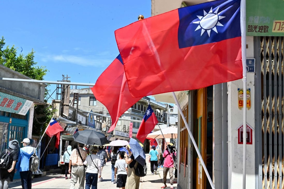 People in Kinmen island walk in a street decorated with Taiwanese flags on August 11. Photo: AFP 